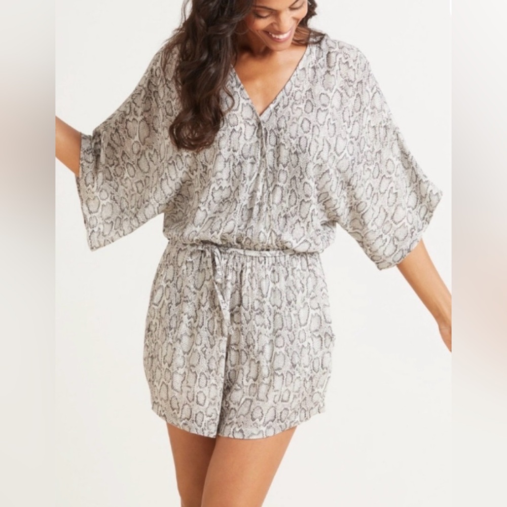 Chic Gray Snake Print Women's Romper